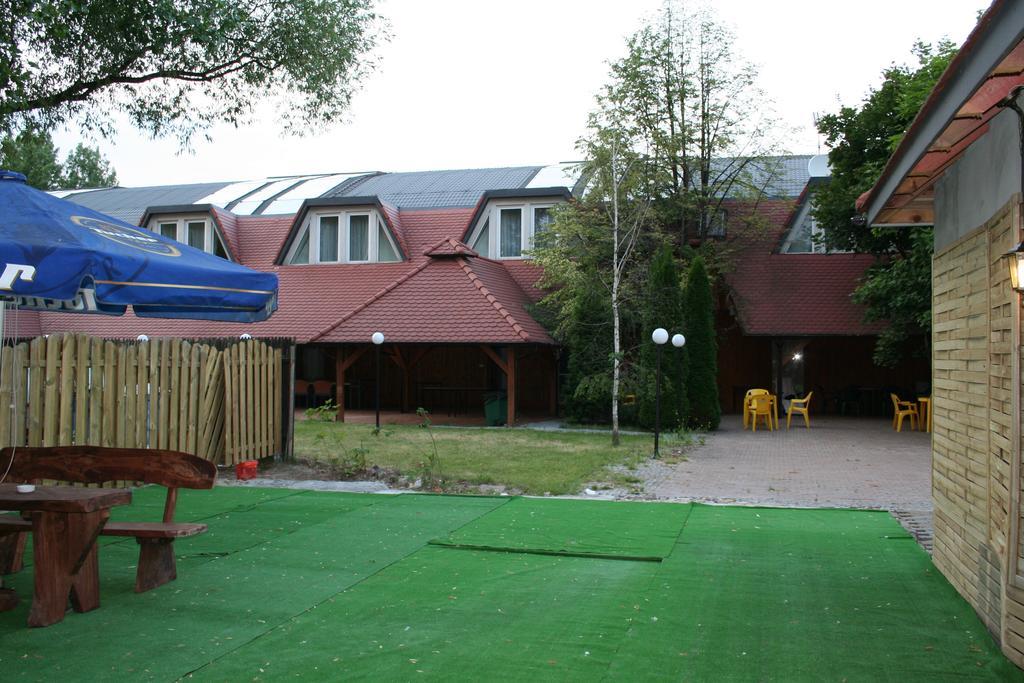 Hotel Tenishouse Marki  Exterior photo