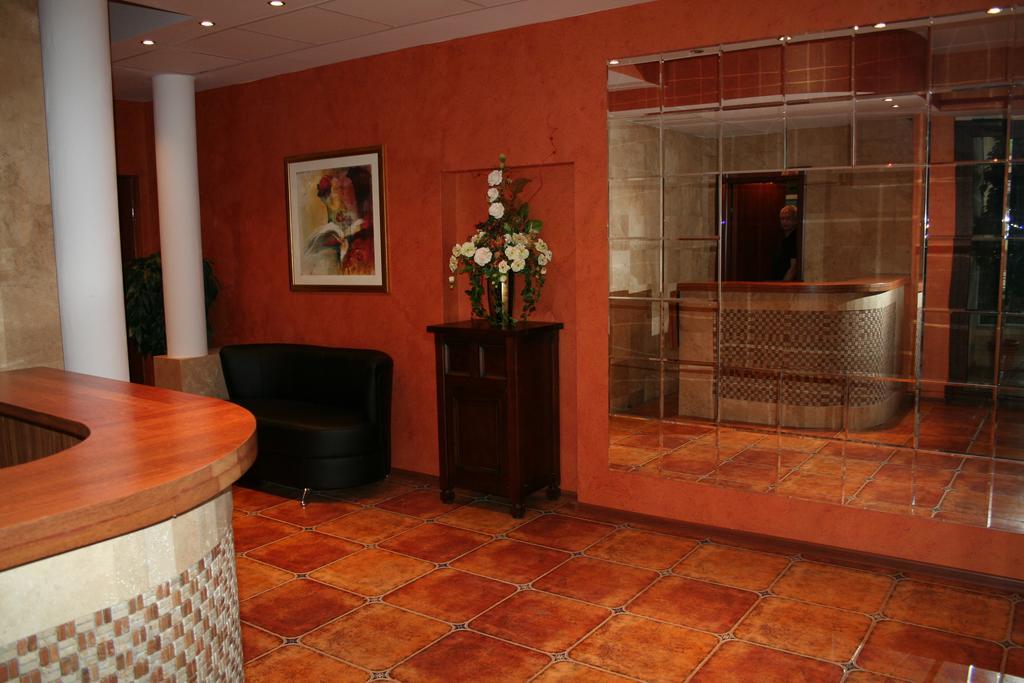 Hotel Tenishouse Marki  Exterior photo