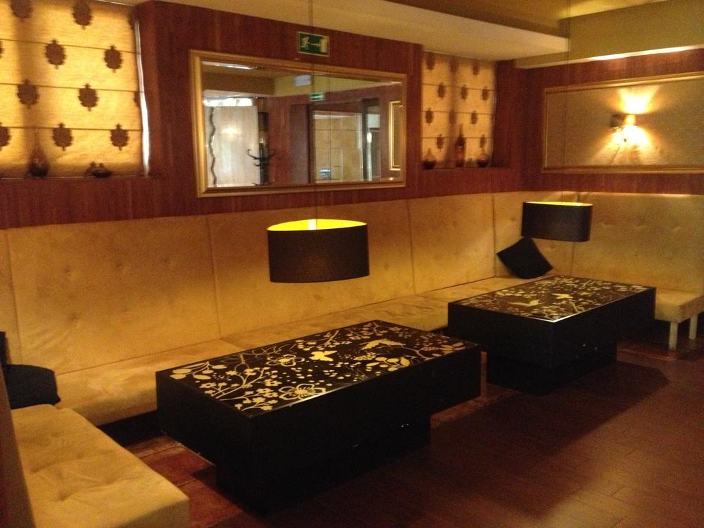 Hotel Tenishouse Marki  Exterior photo