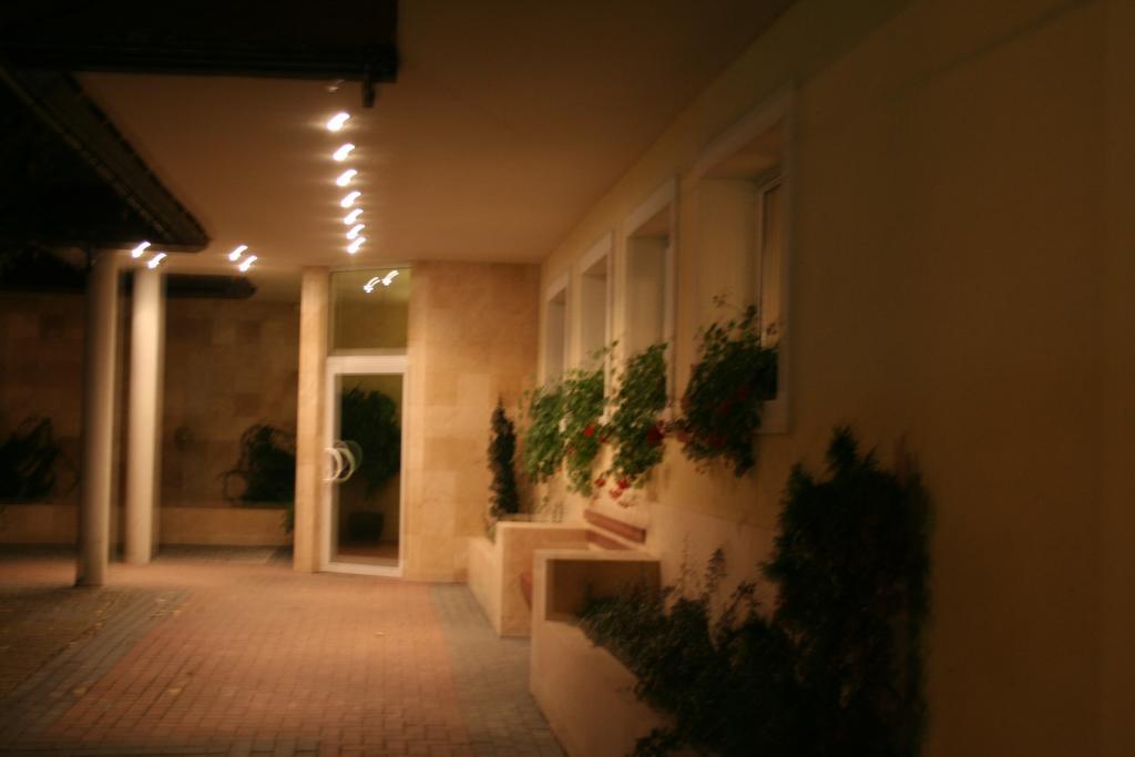 Hotel Tenishouse Marki  Exterior photo