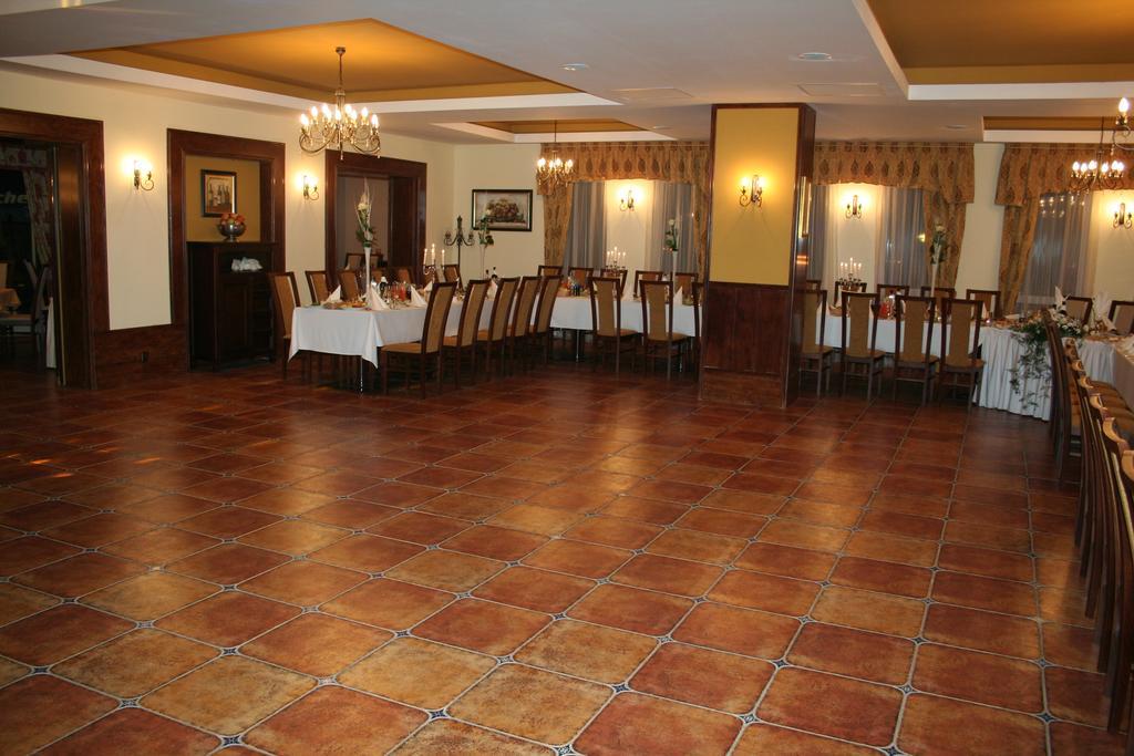 Hotel Tenishouse Marki  Exterior photo