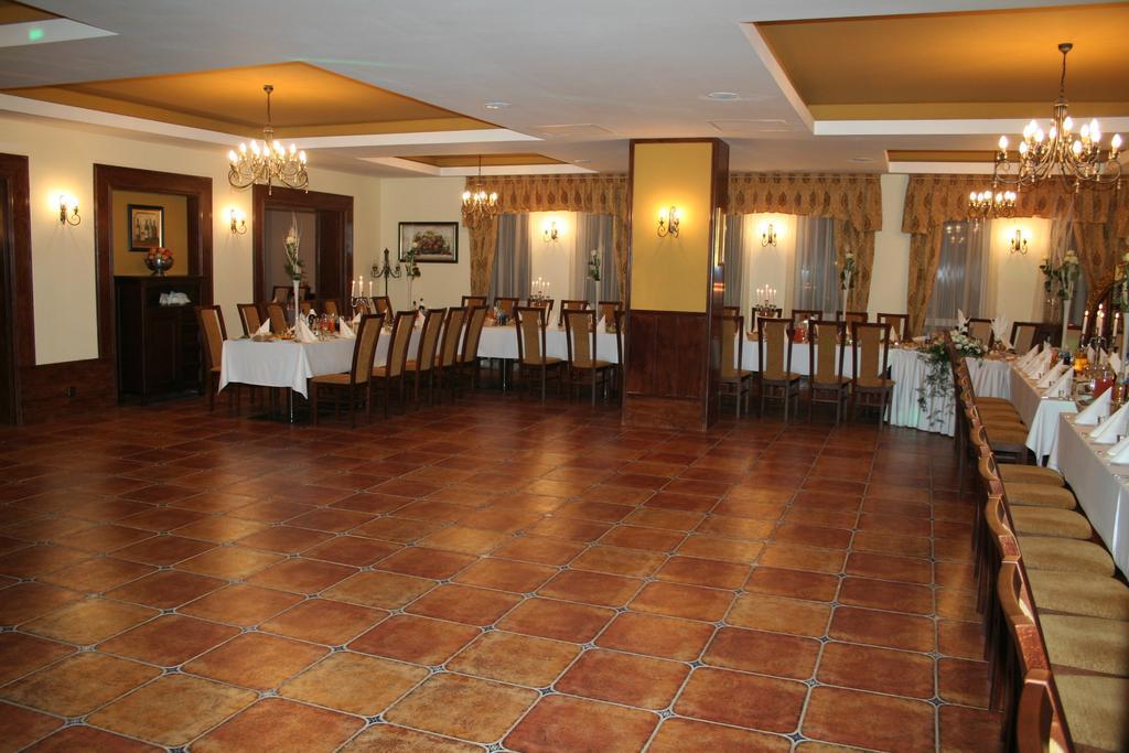 Hotel Tenishouse Marki  Exterior photo