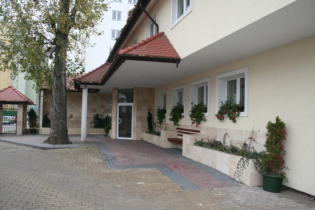 Hotel Tenishouse Marki  Exterior photo