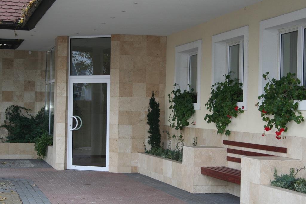 Hotel Tenishouse Marki  Exterior photo