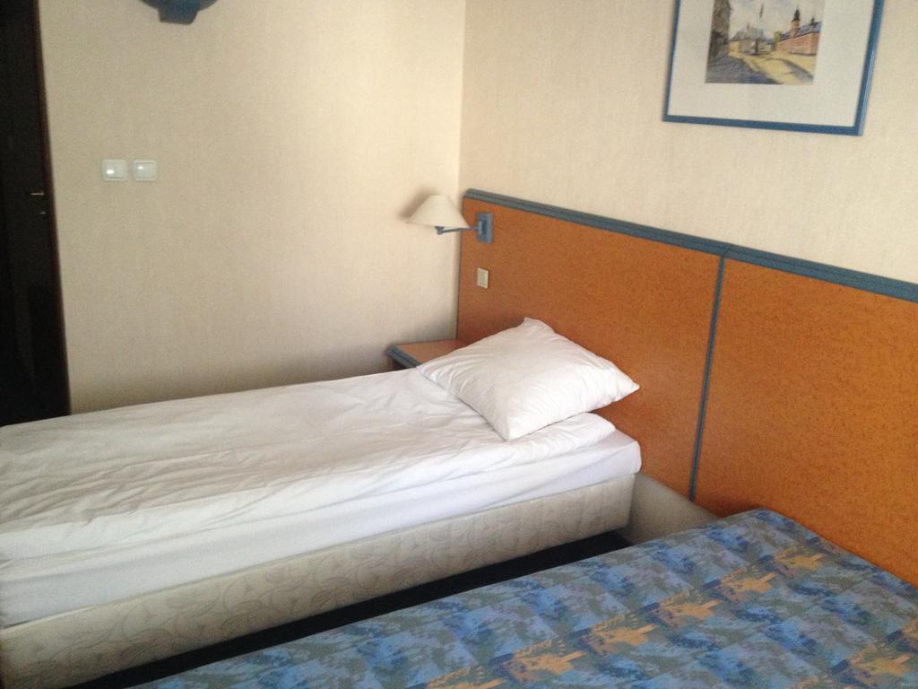 Hotel Tenishouse Marki  Room photo