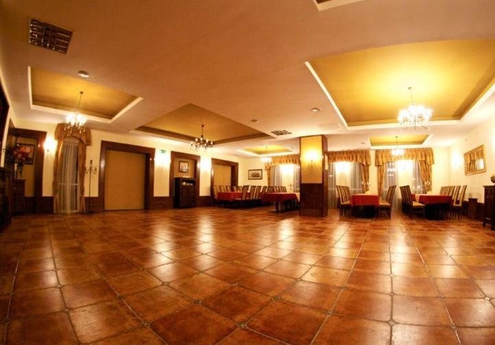 Hotel Tenishouse Marki  Exterior photo