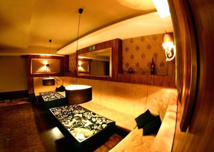 Hotel Tenishouse Marki  Exterior photo