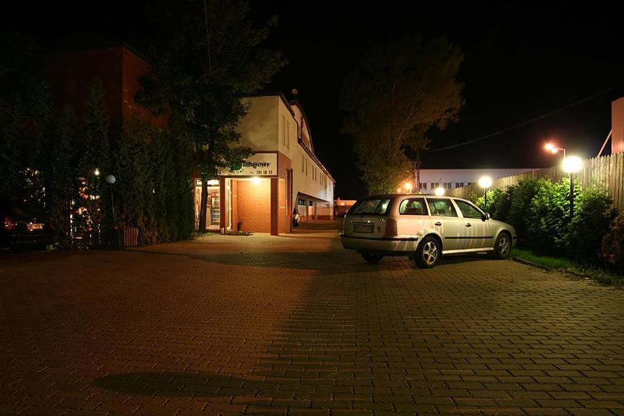 Hotel Tenishouse Marki  Exterior photo
