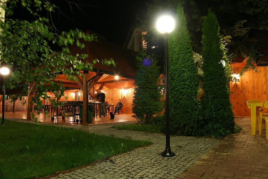 Hotel Tenishouse Marki  Exterior photo
